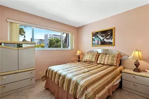 1124 NE 3rd St, Hallandale Beach, FL 33009 - Photo 7