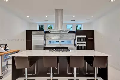 2725 NE 1st St, Pompano Beach, FL 33062 - Photo 3