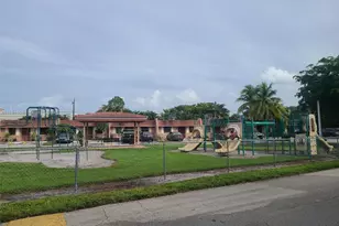 29 Seville Cir, Davie, FL 33324 - Photo 17