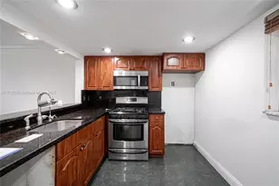 17911 NW 68th Ave, Hialeah, FL 33015 - Photo 7