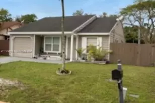 11233 W Model Cir W, Boca Raton, FL 33428 - Photo 13