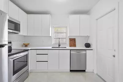 1810 NW 47th St, Miami, FL 33142 - Photo 11