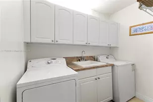 8855 Collins Ave, Surfside, FL 33154 - Photo 35