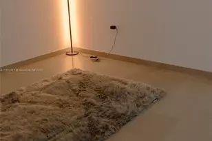 68 SE 6th St, Miami, FL 33131 - Photo 25