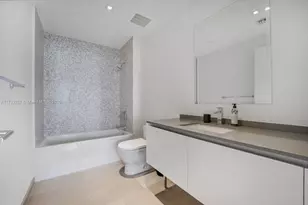 68 SE 6th St, Miami, FL 33131 - Photo 17