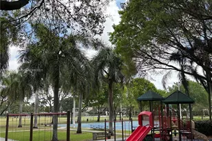 10730 NW 66th St, Doral, FL 33178 - Photo 35