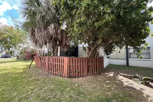 460 W Park Dr, Miami, FL 33172 - Photo 5