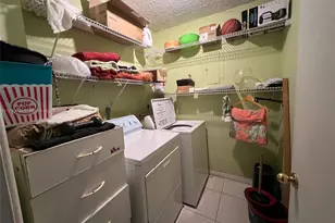 460 W Park Dr, Miami, FL 33172 - Photo 11