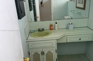 18555 NE 14th Ave, Miami, FL 33179 - Photo 11