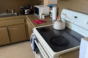 18555 NE 14th Ave, Miami, FL 33179 - Photo 9