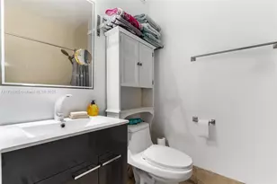 10012 NW 7th St, Miami, FL 33172 - Photo 21