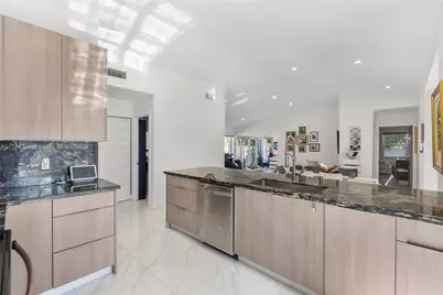 9981 NW 51st Ln, Doral, FL 33178 - Photo 21