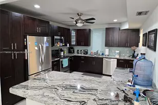 295 Jacaranda Dr, Plantation, FL 33324 - Photo 3