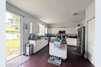 7683 NW 19th St, Pembroke Pines, FL 33024 - Photo 7