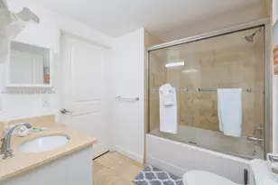 170 SE 14th St, Miami, FL 33131 - Photo 7