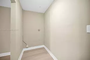 12135 NE 10th Ave, North Miami, FL 33161 - Photo 19