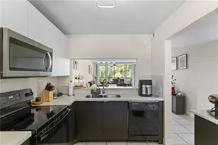 9501 Seagrape Dr, Davie, FL 33324 - Photo 7