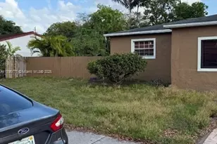1090 NW 134th St, North Miami, FL 33168 - Photo 15