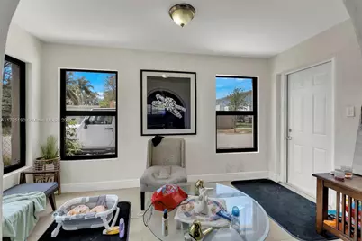 1045 NW 32nd St, Miami, FL 33127 - Photo 13