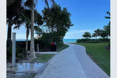 100 Bayview Dr #PH29, Sunny Isles Beach, FL 33160 - Photo 15