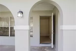 323 NE Midfield Ln, Port Saint Lucie, FL 34983 - Photo 3