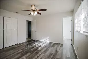 323 NE Midfield Ln, Port Saint Lucie, FL 34983 - Photo 21