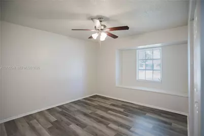 323 NE Midfield Ln, Port Saint Lucie, FL 34983 - Photo 19