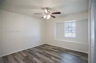 323 NE Midfield Ln, Port Saint Lucie, FL 34983 - Photo 19