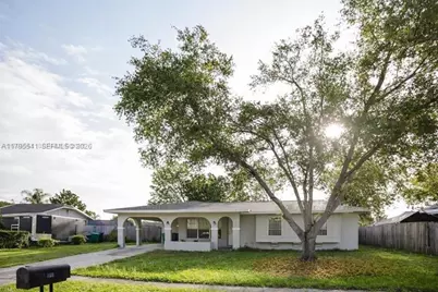 323 NE Midfield Ln, Port Saint Lucie, FL 34983 - Photo 1