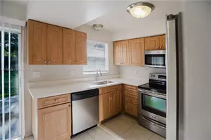 323 NE Midfield Ln, Port Saint Lucie, FL 34983 - Photo 7