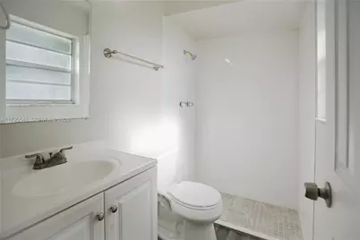 323 NE Midfield Ln, Port Saint Lucie, FL 34983 - Photo 23