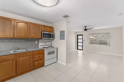 1305 NE 2nd Ave #1, Fort Lauderdale, FL 33304 - Photo 9