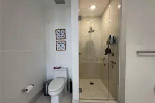 121 NE 34th St, Miami, FL 33137 - Photo 11