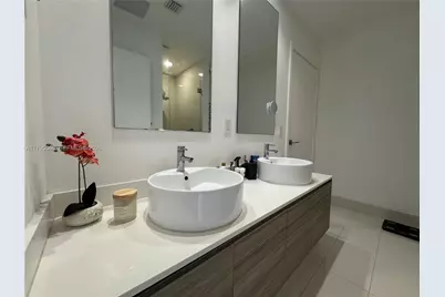 121 NE 34th St #L601, Miami, FL 33137 - Photo 11