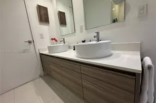 121 NE 34th St, Miami, FL 33137 - Photo 9