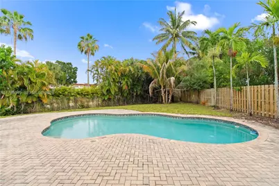 1051 SW 95th Ter, Pembroke Pines, FL 33025 - Photo 3