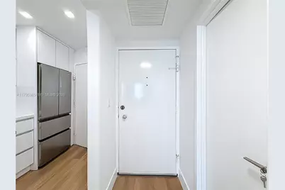 2899 Collins Ave #1218, Miami Beach, FL 33140 - Photo 7