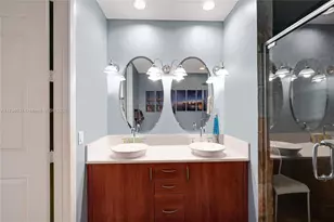 2633 NE 14th Ave, Wilton Manors, FL 33334 - Photo 11