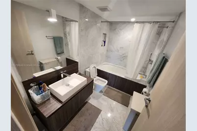 1000 Brickell Plz #2304, Miami, FL 33131 - Photo 15