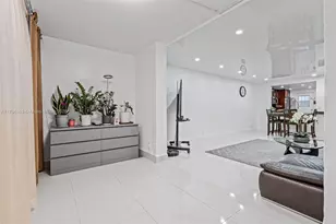 301 NE 14th Ave, Hallandale Beach, FL 33009 - Photo 11