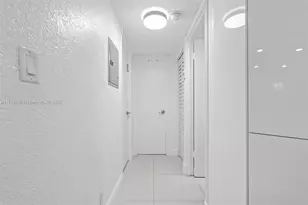 301 NE 14th Ave, Hallandale Beach, FL 33009 - Photo 23