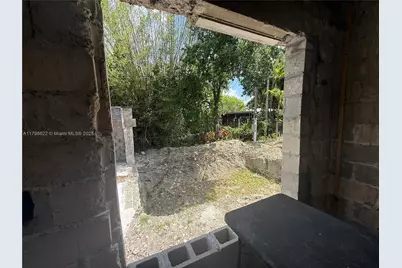 751 NE 70th St, Miami, FL 33138 - Photo 11