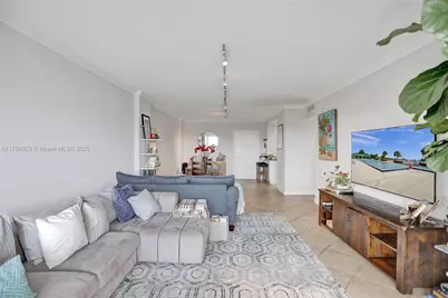 300 Bayview Dr #PH10, Sunny Isles Beach, FL 33160 - Photo 15