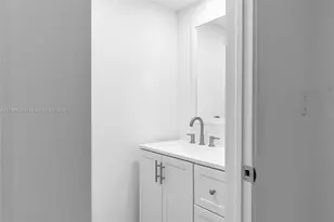 2860 Somerset Dr, Lauderdale Lakes, FL 33311 - Photo 9