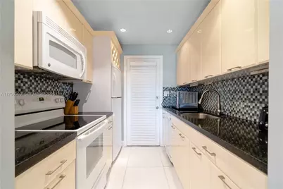 16900 NE 14th Ave #201, North Miami Beach, FL 33162 - Photo 13