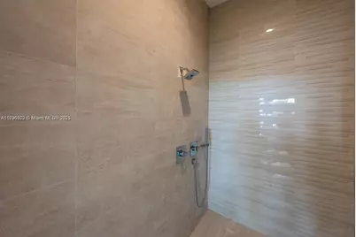 488 NE 18th St #208, Miami, FL 33132 - Photo 85