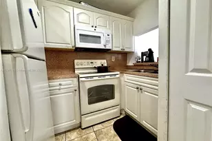 8145 NW 7th St, Miami, FL 33126 - Photo 3