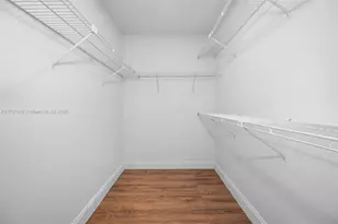 933 NE 199th St, Miami, FL 33179 - Photo 15