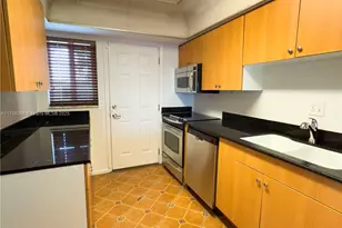 1100 NE 191st St, Miami, FL 33179 - Photo 11