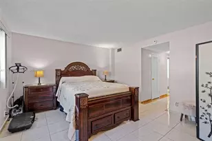 421 NE 14th Ave, Hallandale Beach, FL 33009 - Photo 15